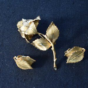 Giovanni Gold Rose Flower Brooch & Clip-on Earrings Set-Vintage